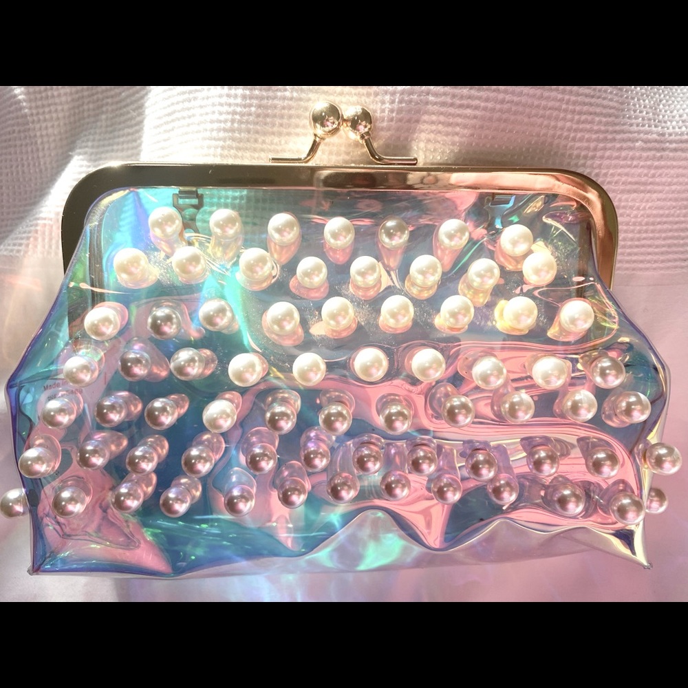 Clutch with pearls.